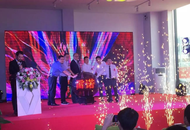 绵阳KU酷游官网东风雷诺4S店盛大开业4.jpg 绵阳KU酷游官网东风雷诺4S店盛大开业4.jpg